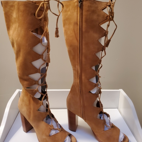 Camel colored cutout Frye boots NWOT - Picture 6 of 6